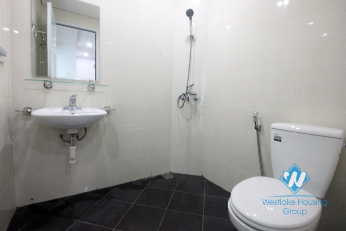 Nice 02 bedrooms for rent in Dong Da district, Lake view